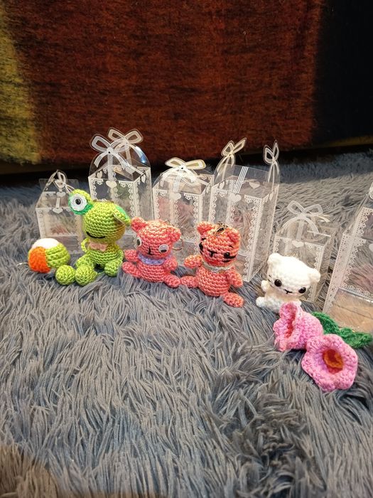 Brelocuri lucrate manual (handmade),umplutura hipoalergică