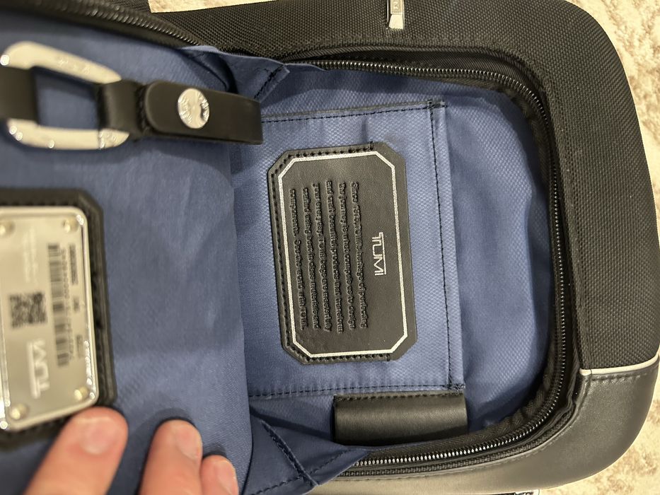 Продается сумка месенджер Tumi