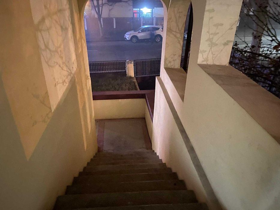 Inchiriez casa str.Trivale