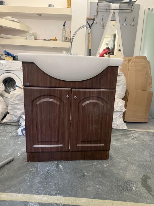 Chiuveta baie cu dulapior !