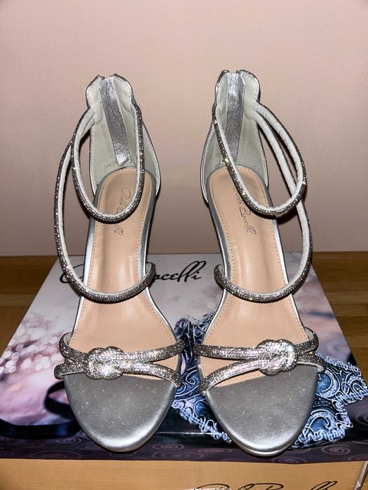 Елегантни дамски токчета с декоративни камъни