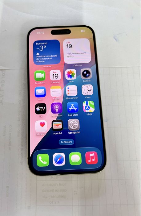 Vand iphone 15 pro alb 256 gb impecabil