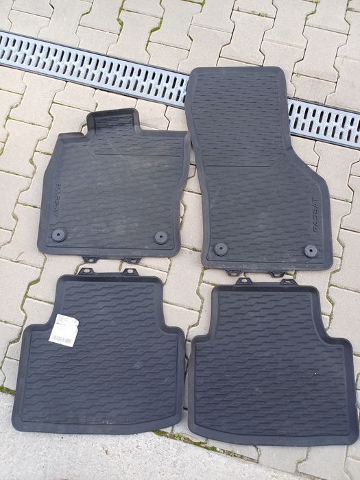 Оригинални гумени стелки VW Passat B8