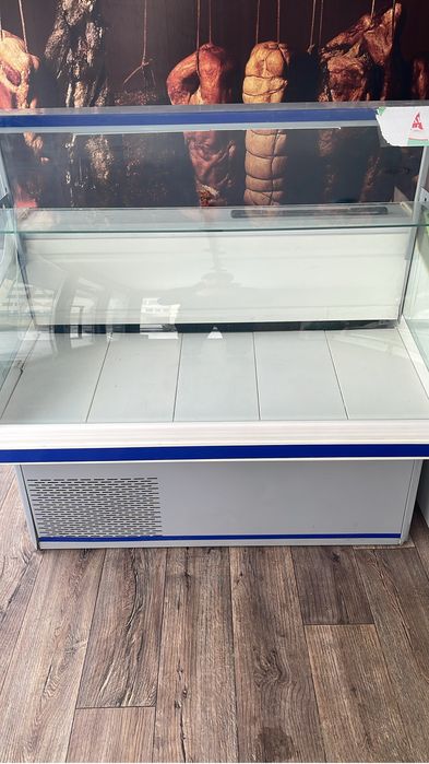 Продам холодильник витриный