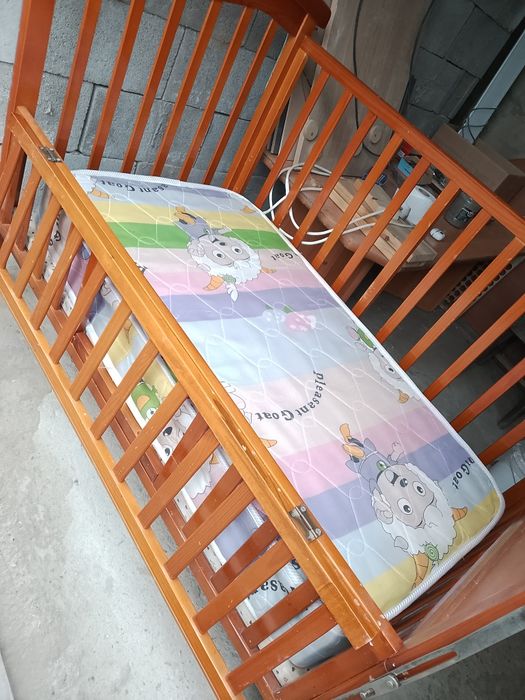 Продам манеж деревянный