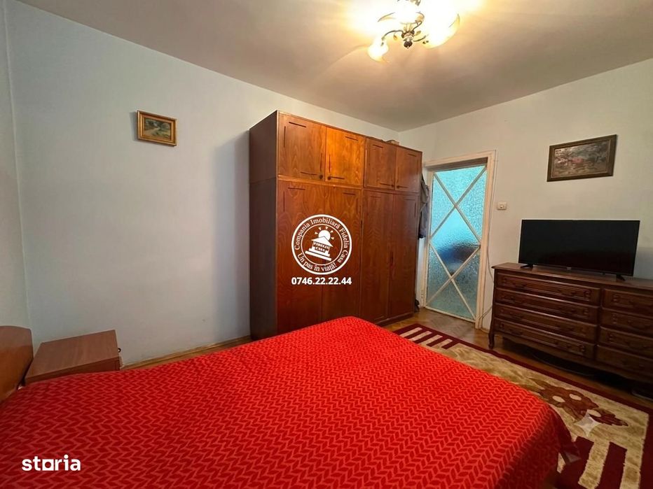 Apartamen 3 camere de vanzare, semidecomandat, etaj intermediar - Podu