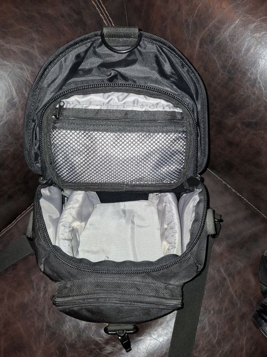 Canon комплект фотоапарат, обектив, чанта, батерия и зарядно