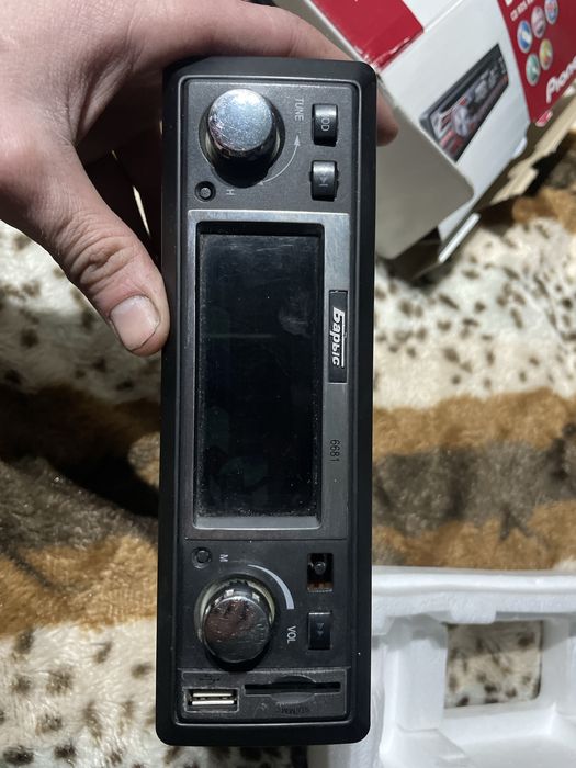 Прадам автомагнитолу Барыс6681