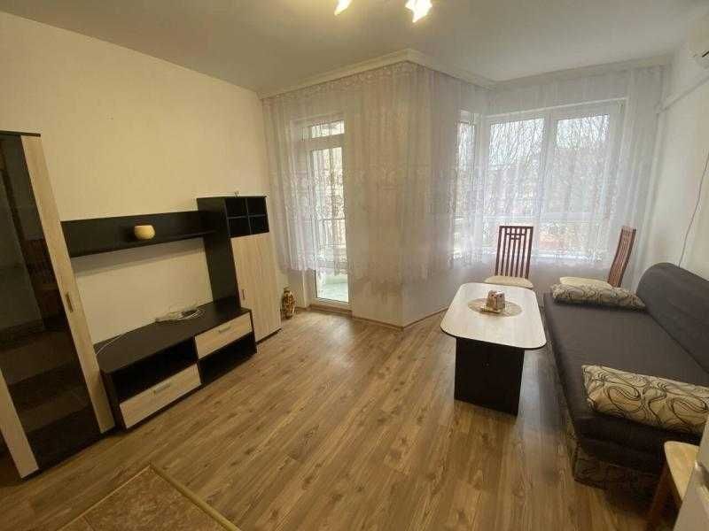 Дава се под наем Двустаен апартамент в Бургас, Лазур - 60 кв.м за 433.5 € - Снимка #1