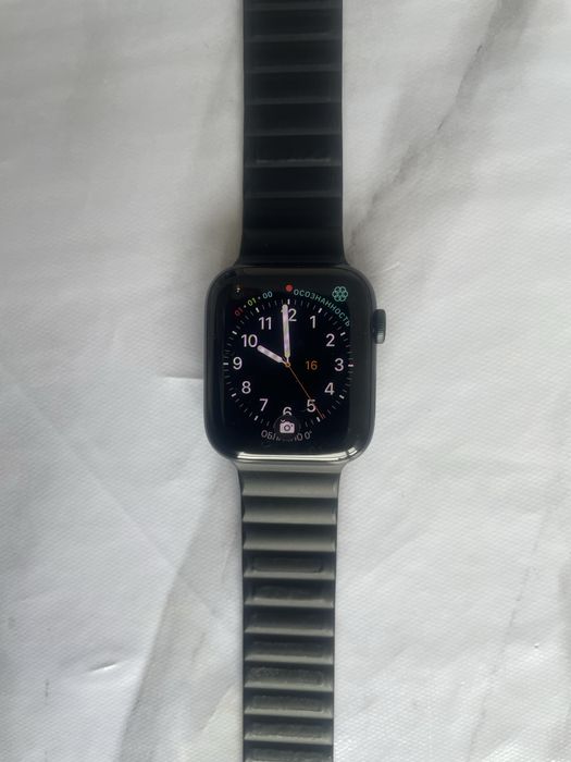 Срочно! Продам часы Apple Watch SE-2