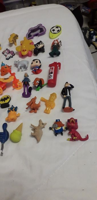 Lot 47 figurine Kinder