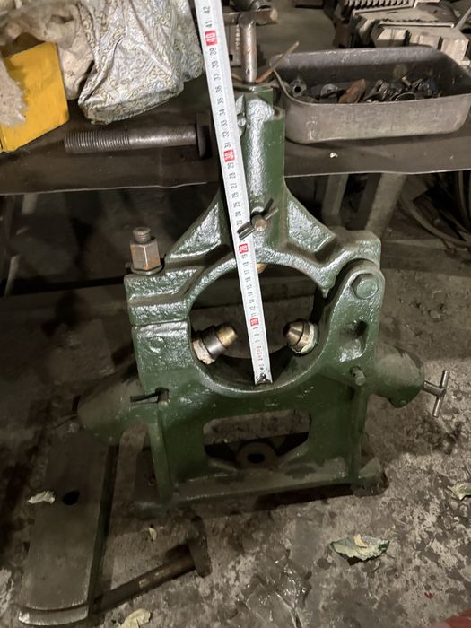 Продам люнеты на токарные станки