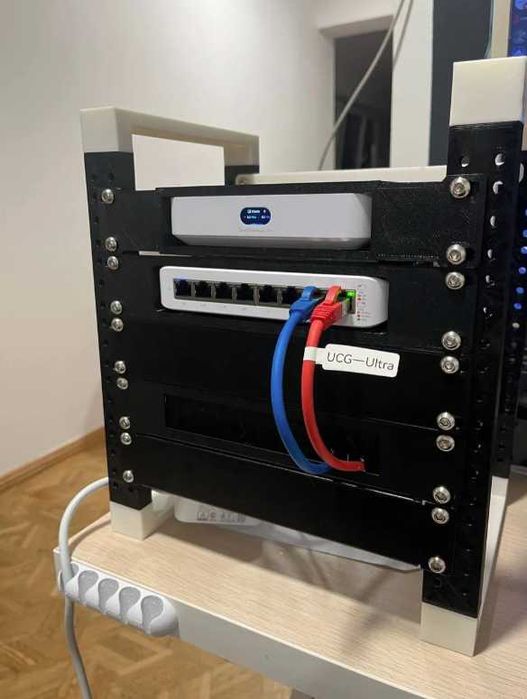 Ubiquiti Unifi USW-Lite-8 PoE 10-inch rack mount