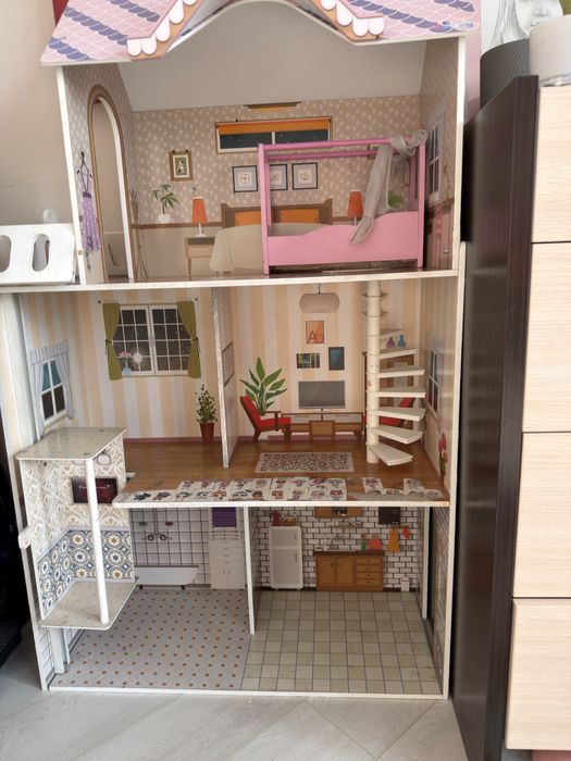 Продам кукольный домик