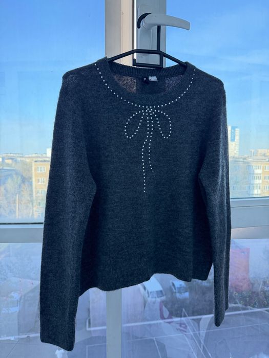 Продам кофту с узором бантика