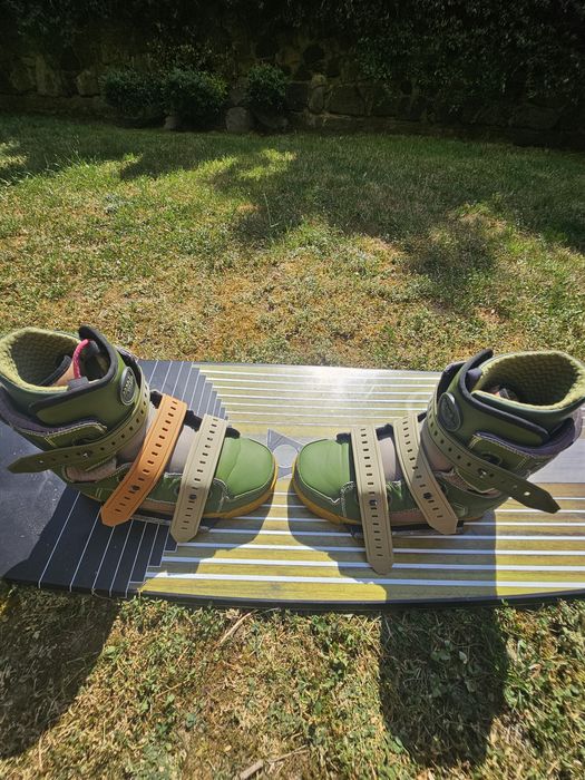 Кайтсърф, уейбирд Refraction Sam Light Pro wakestyle kiteboard с автомати Shredtown. Kiitesurf, wakeboard