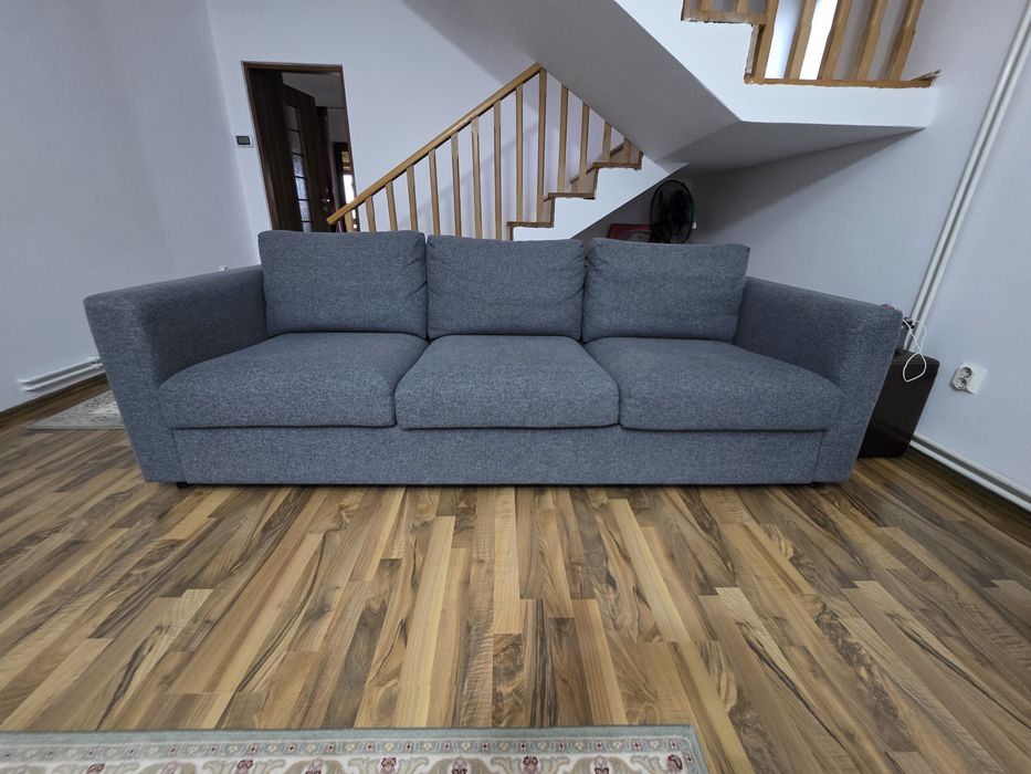 Vând canapea cu 3 locuri împreună cu un set de 2 fotolii și o canapea extensibilă