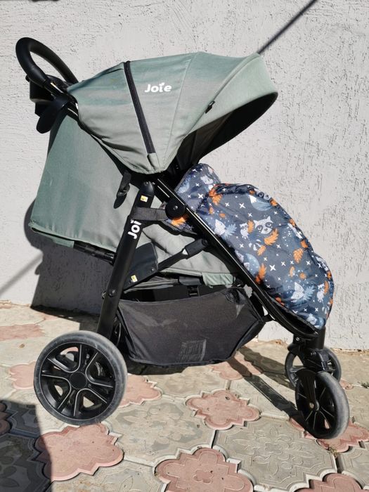 Продам детскую коляску Joie