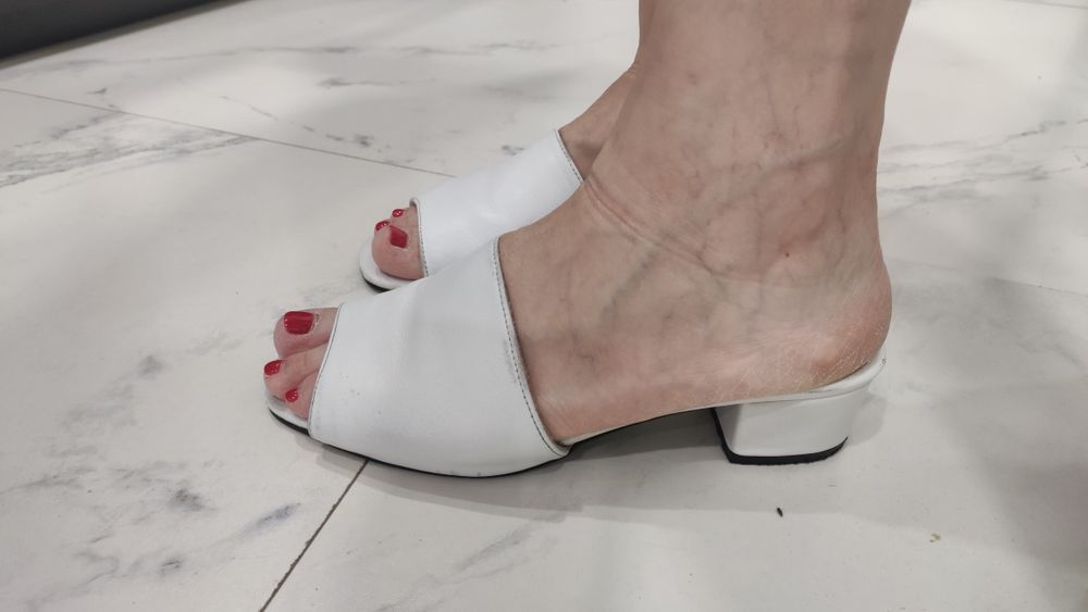 Шлепанцы кожаные 36 размер