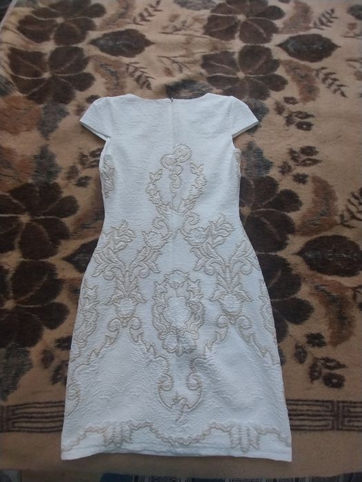 Vând haine purtate în stare foarte buna