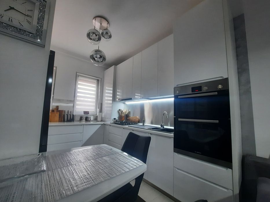Direct proprietar - apartament 2 camere  cu gradina proprie, parcare privata si acces dublu in zona Dealuri