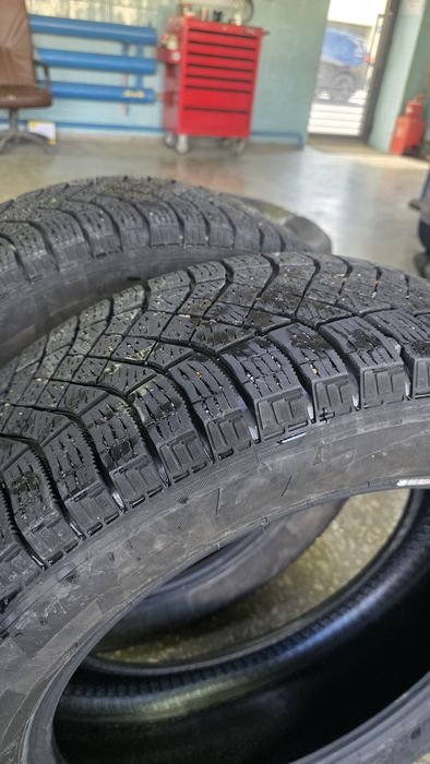 Зимняя резина Pirelli ice zero FR