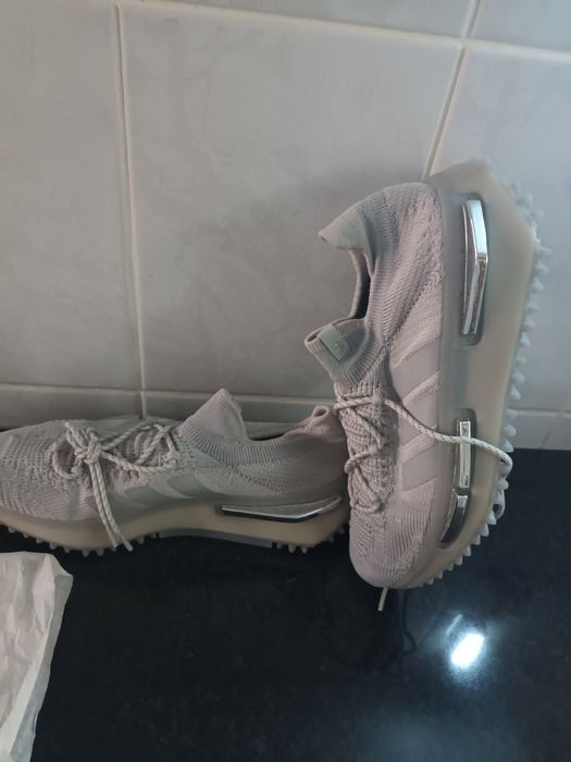 Vand adidasi in stare buna