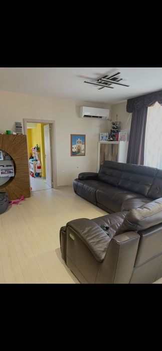 Луксозен диван от естествена кожа