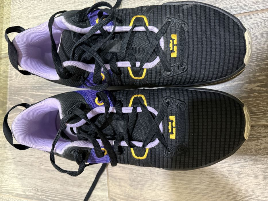 Продавам маратонки Nike witness VII