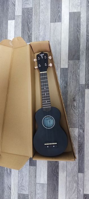 Укулеле с коробкой