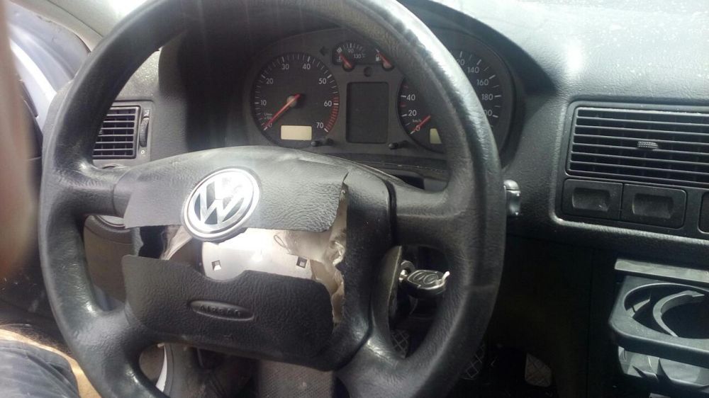 Фолсваген голф 4 volkswagen golf 4 1.4 16v само на части