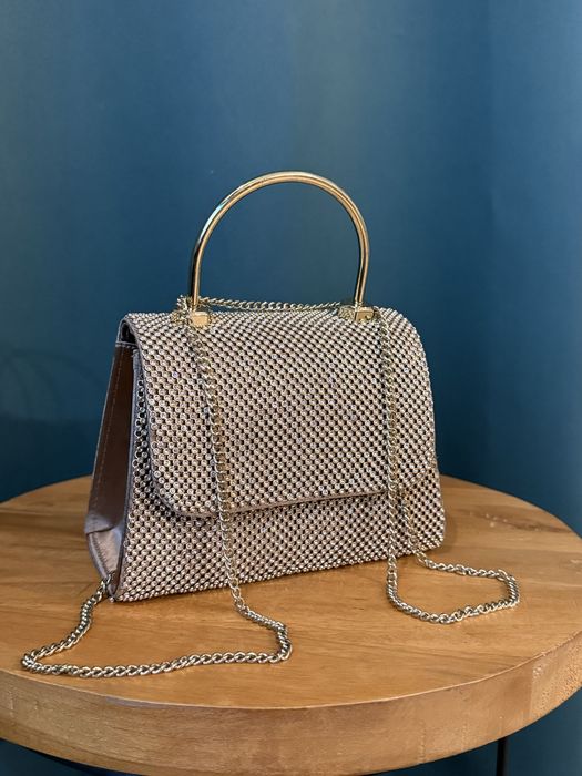 Лъскава чанта от Зара