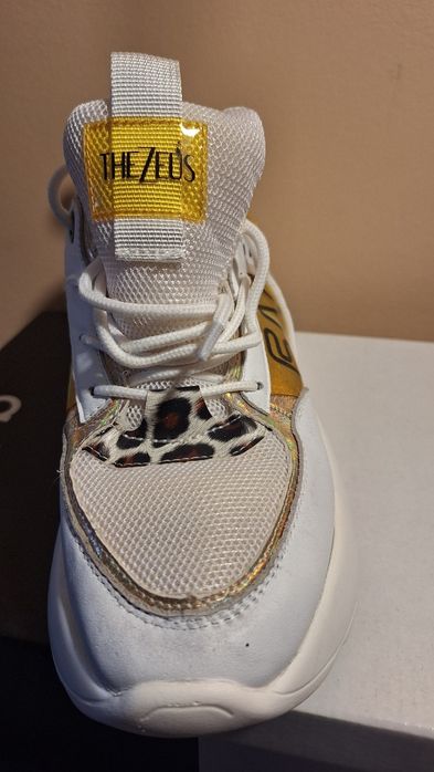 Adidas Dama Thezeus mărimea 38