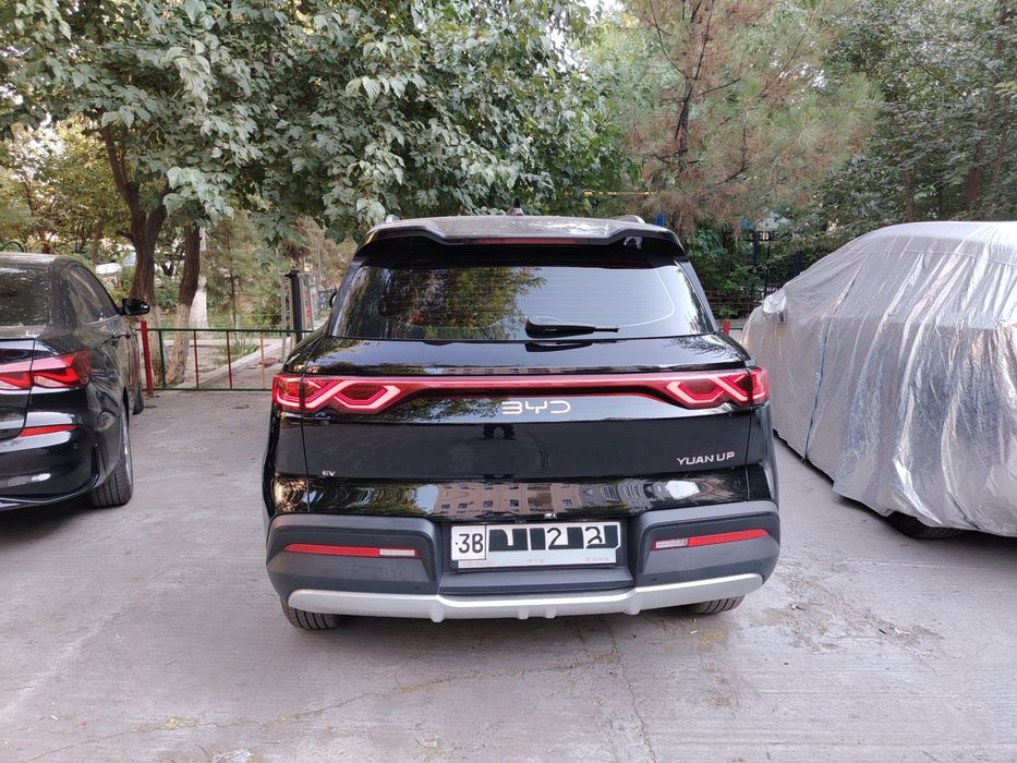 Авто BYD yuan up Ev