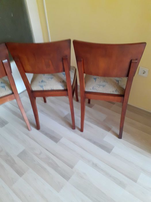 Комплект Маса и Четири столове. Цена – 80 е