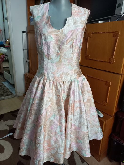 Super rochiță elegante pentru fete