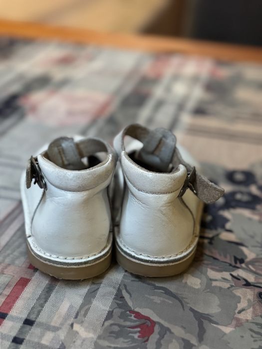 Pantofi albi piele 22