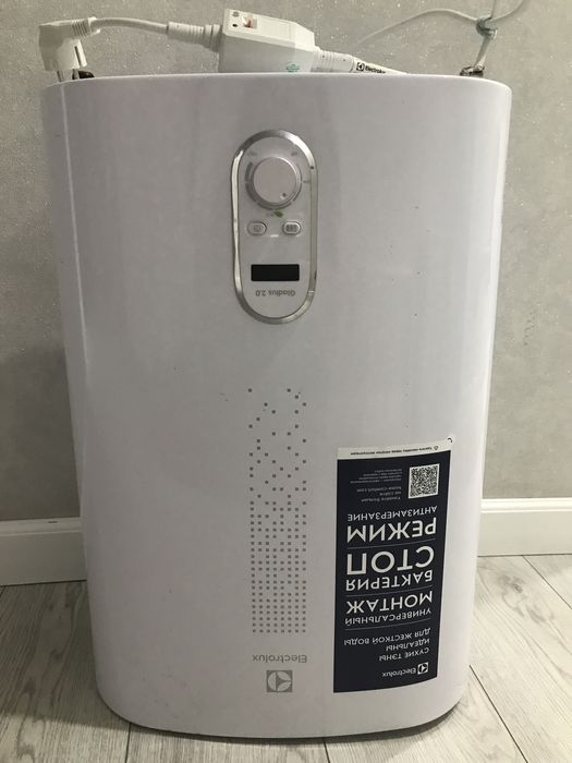 Водонагреватель Electrolux 30 литроа на  запчасти