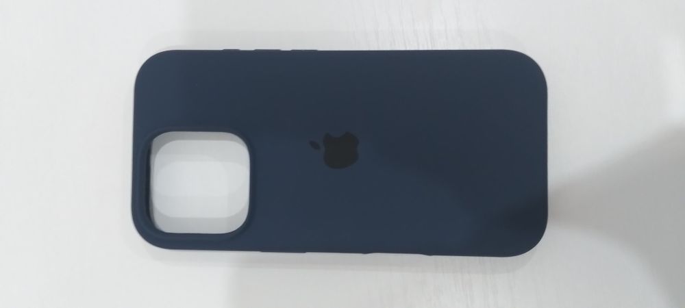 Чехлы на iPhone 16 Pro Silicone Case