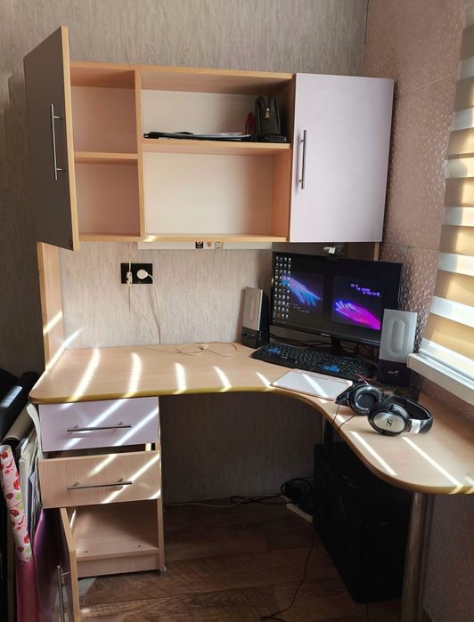 Продаются два угловых стола