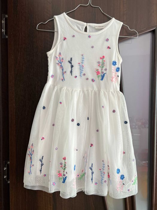 Страхотна детска рокличка на LC Waikiki