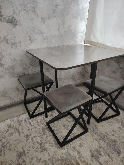 Стол  ношки металлический  табуретки 4шт