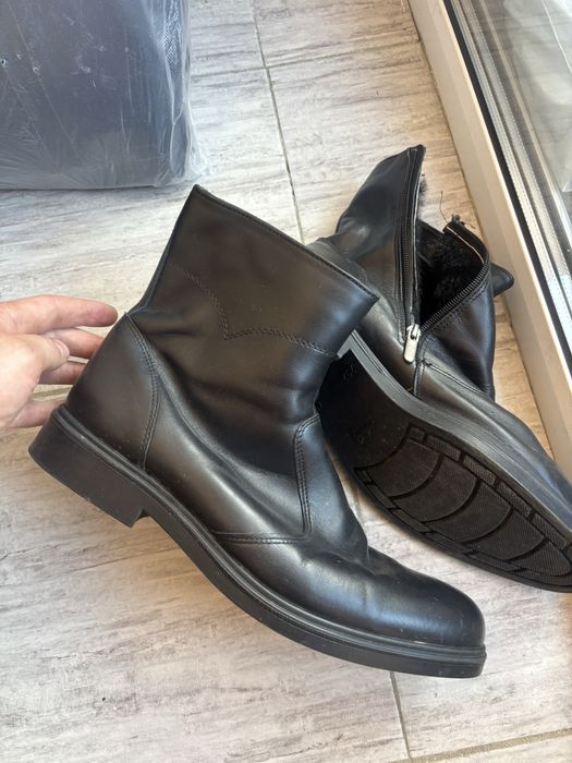 Продам коженые сапожки размер 44