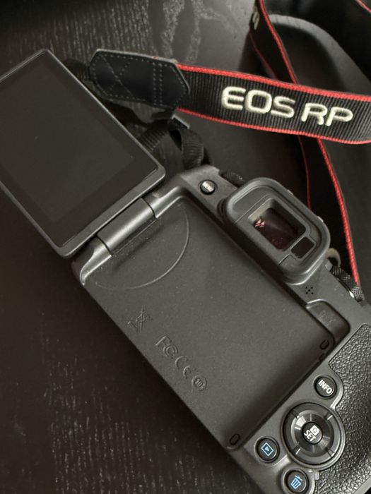 Беззеркалка Canon RP body