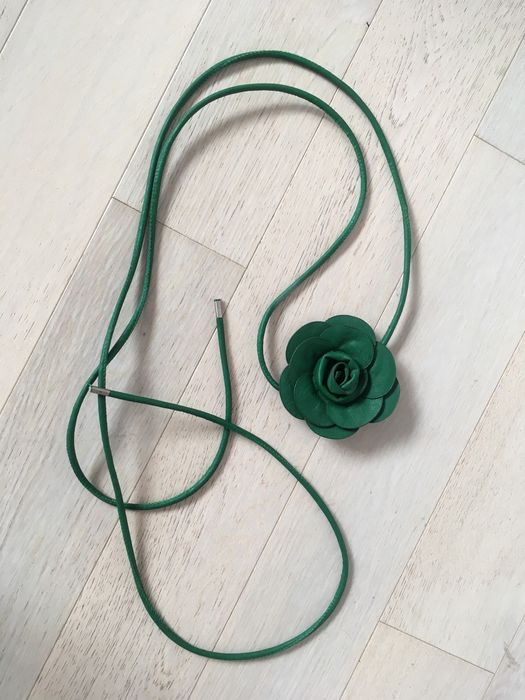 curea cu forma de floare