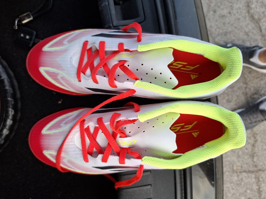 Футболни обувки.