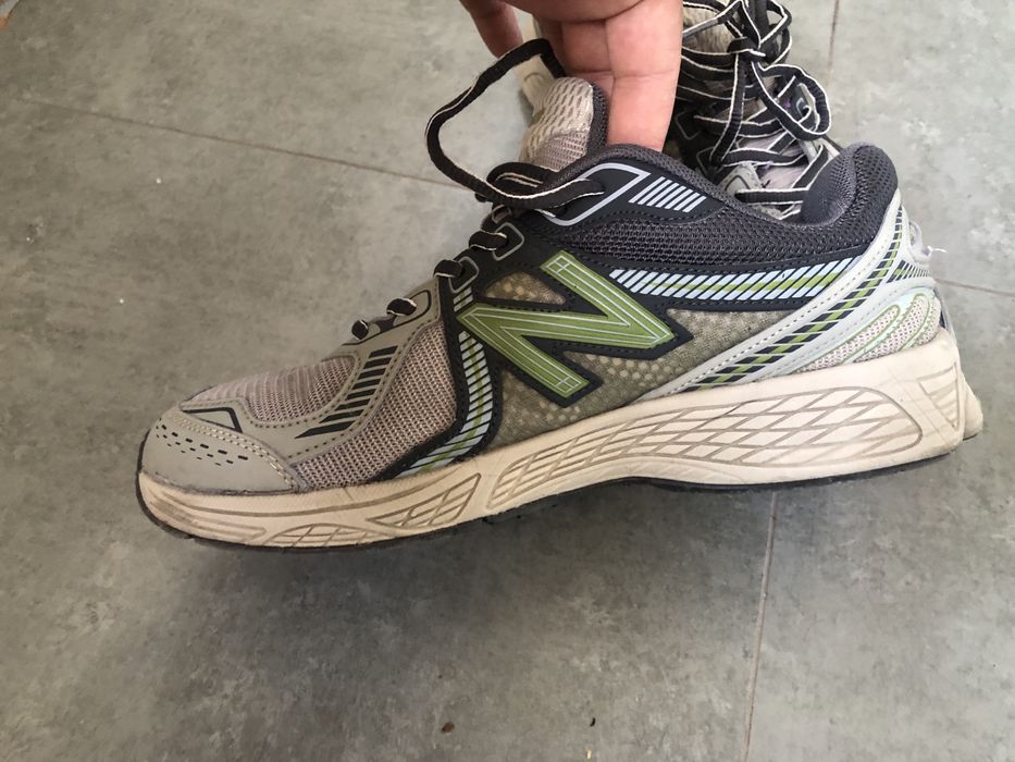 Кросы new balance, и китайская фирма они оба оригинал покупал в китае