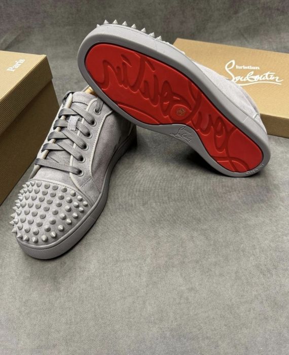 pantofi sport Louis Junior Spikes de la Christian Louboutin.