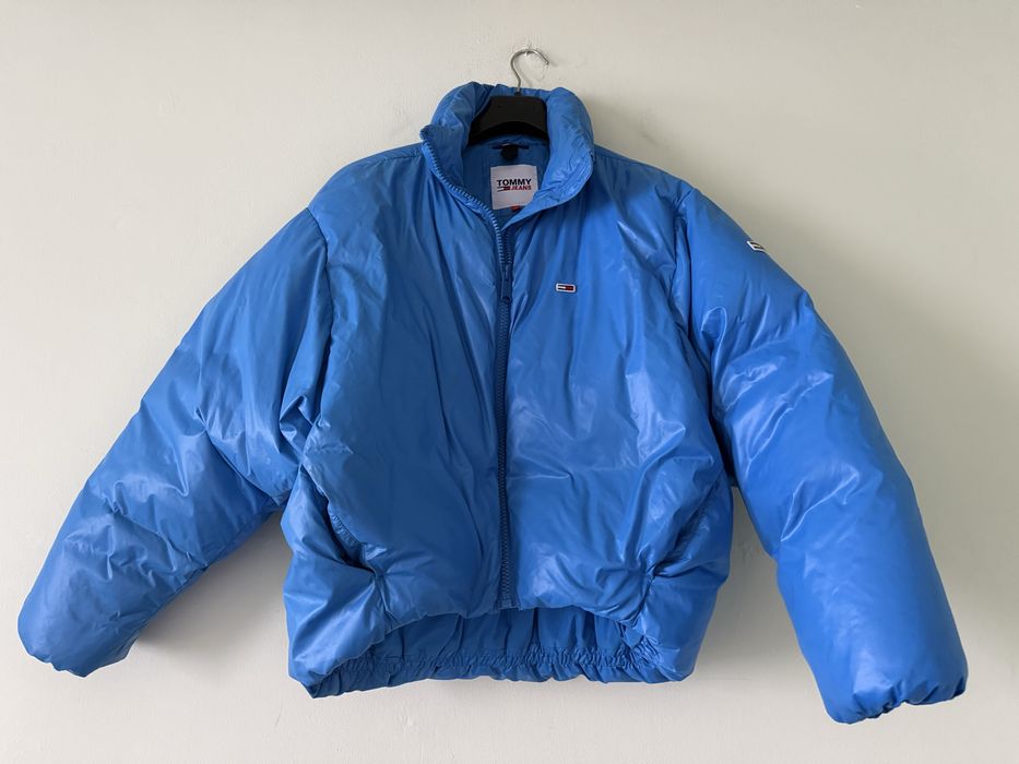 Синьо пухено яке Tommy Jeans