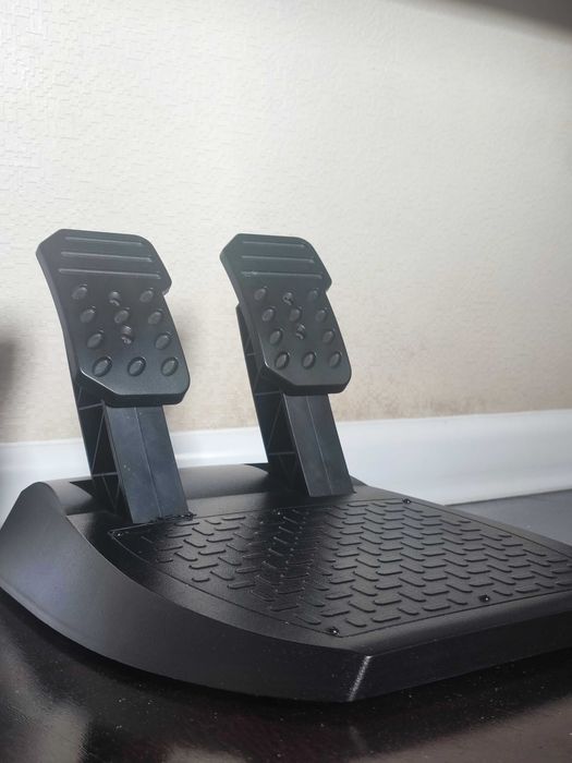 Продам игровой руль Thrustmaster T150